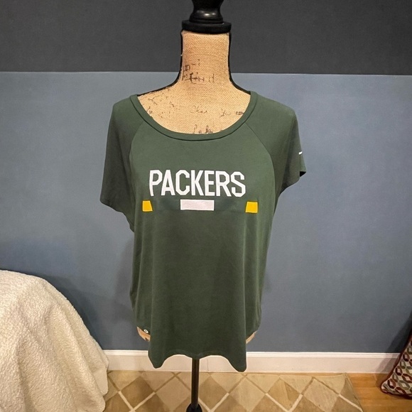 Nike Tops - EUC Nike GreenBay Packers shirt